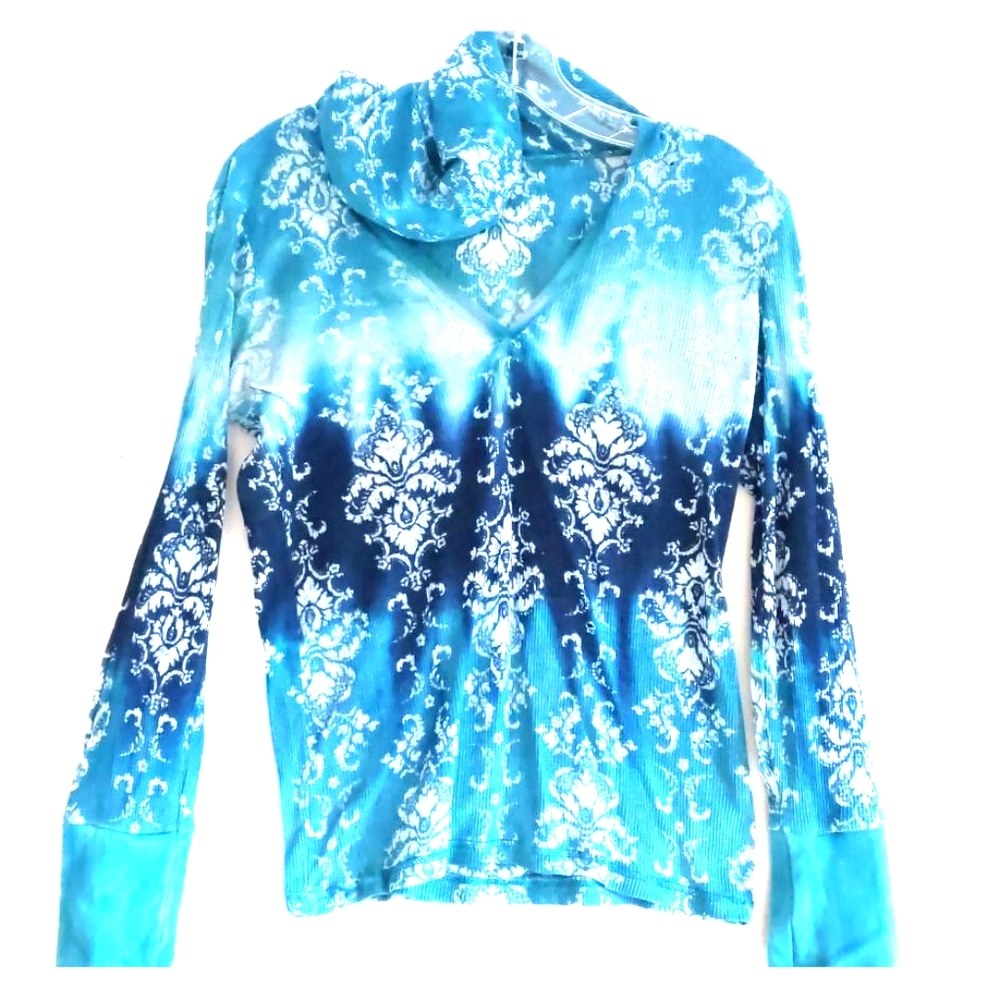 Unique Navy and teal top